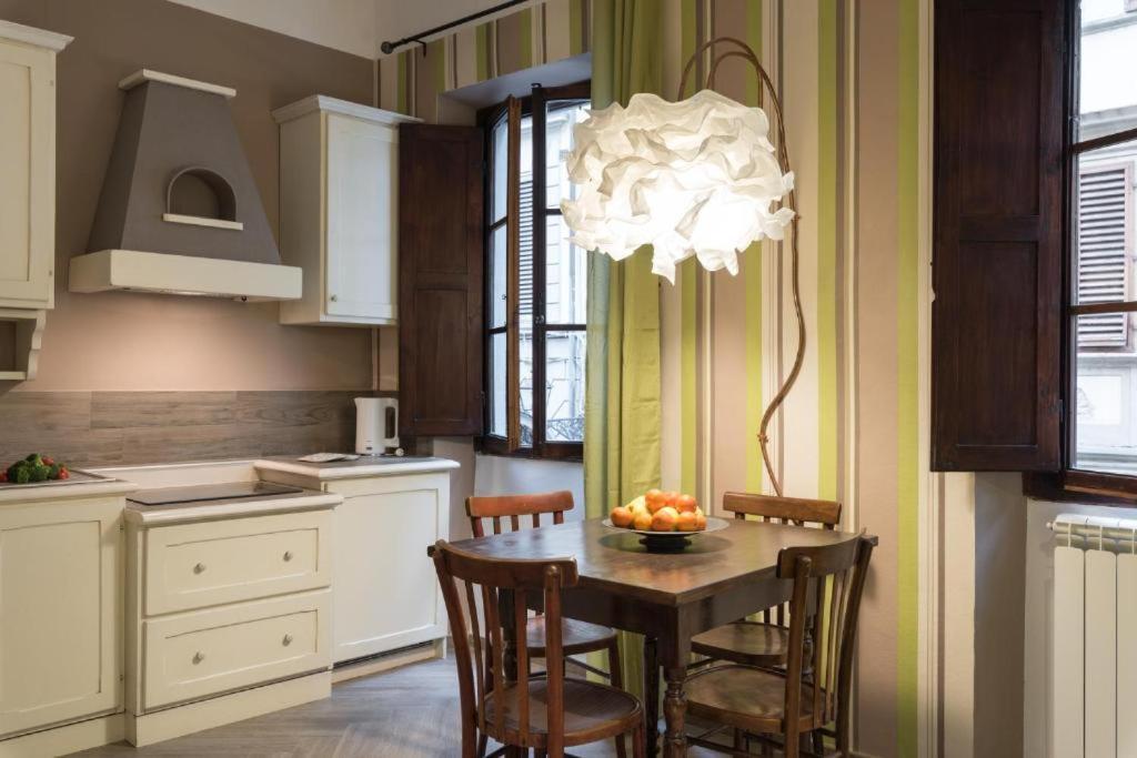 The Hobbit Guelfa Apartment Florence Exterior photo